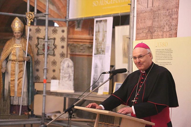 Bischof Voderholzer am Rednerpult